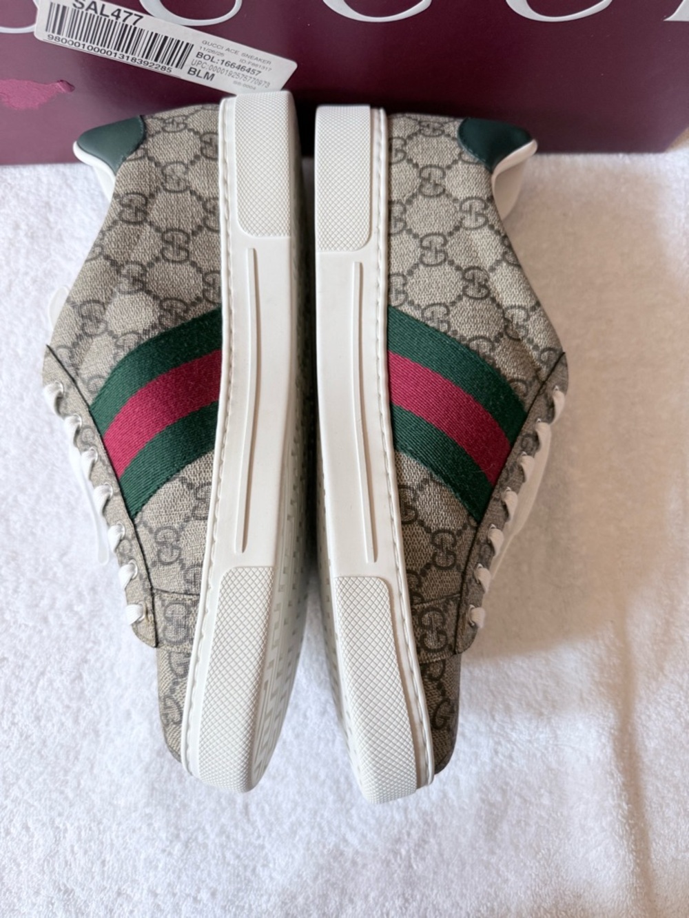 Men’s Gucci Beige GG Supreme Sneakers with Green & Red Web Stripe - Picture 3 of 11